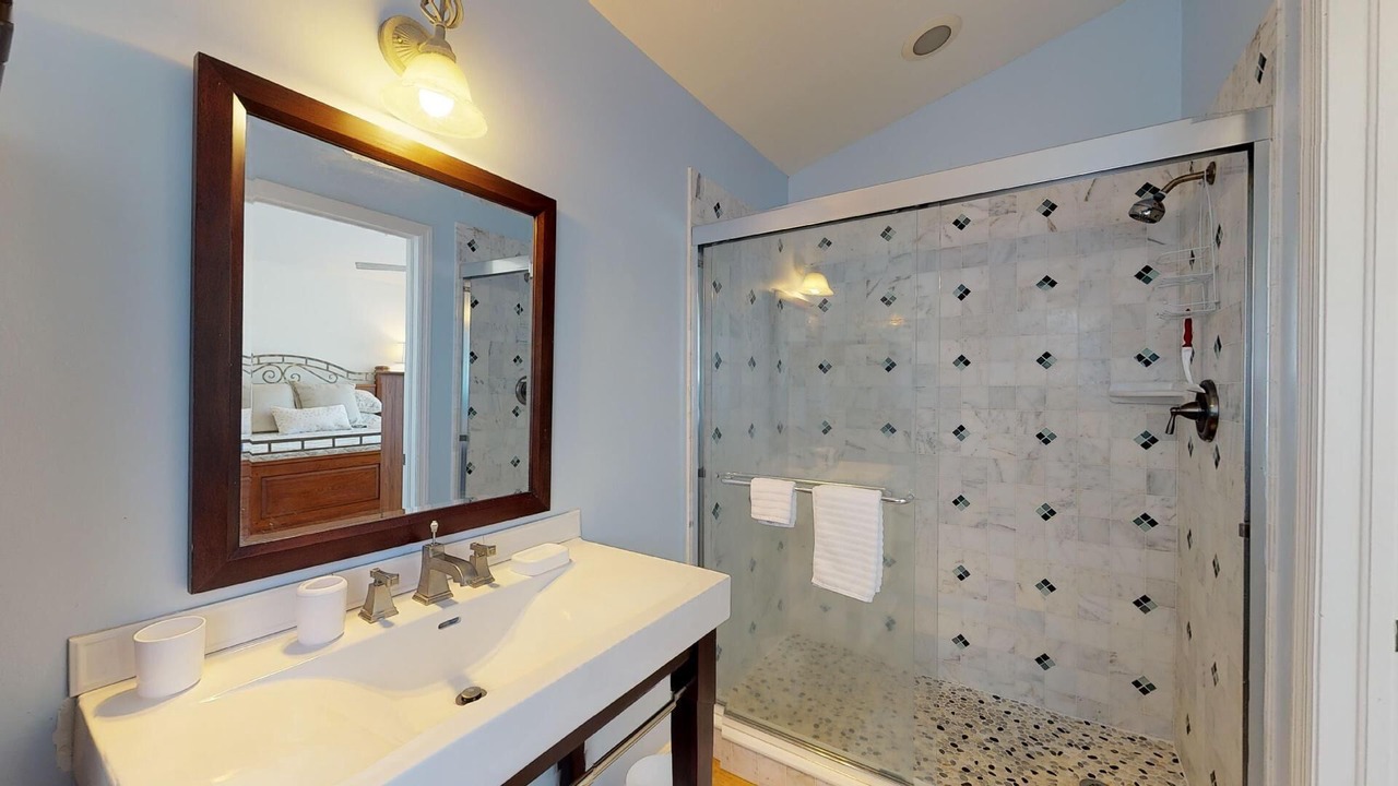 Photo of Bathroom in Mid Island