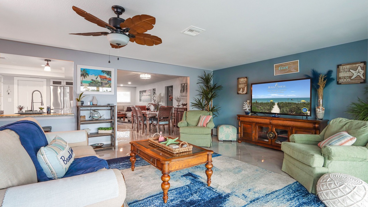 Photo of Livingroom in Lochmoor Waterway Estates