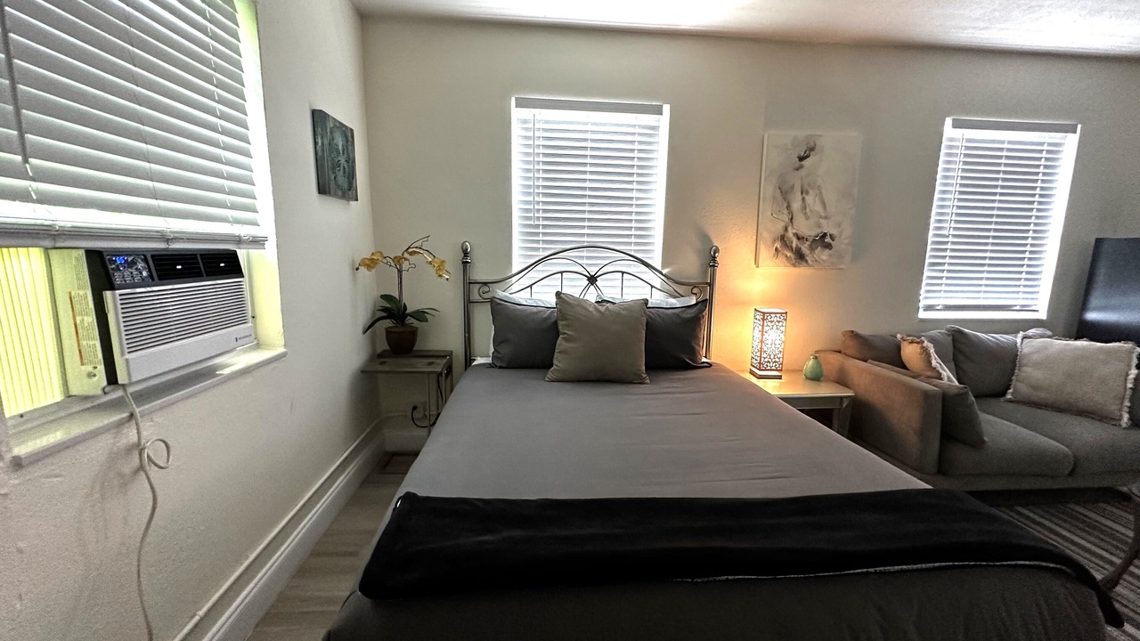 Photo of Bedroom in Lake Worth