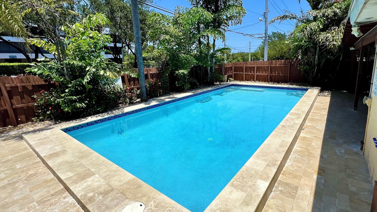 Photo of Outdoor in Hollywood Lakes