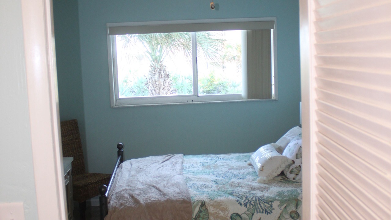 Photo of Bedroom in Crescent Beach