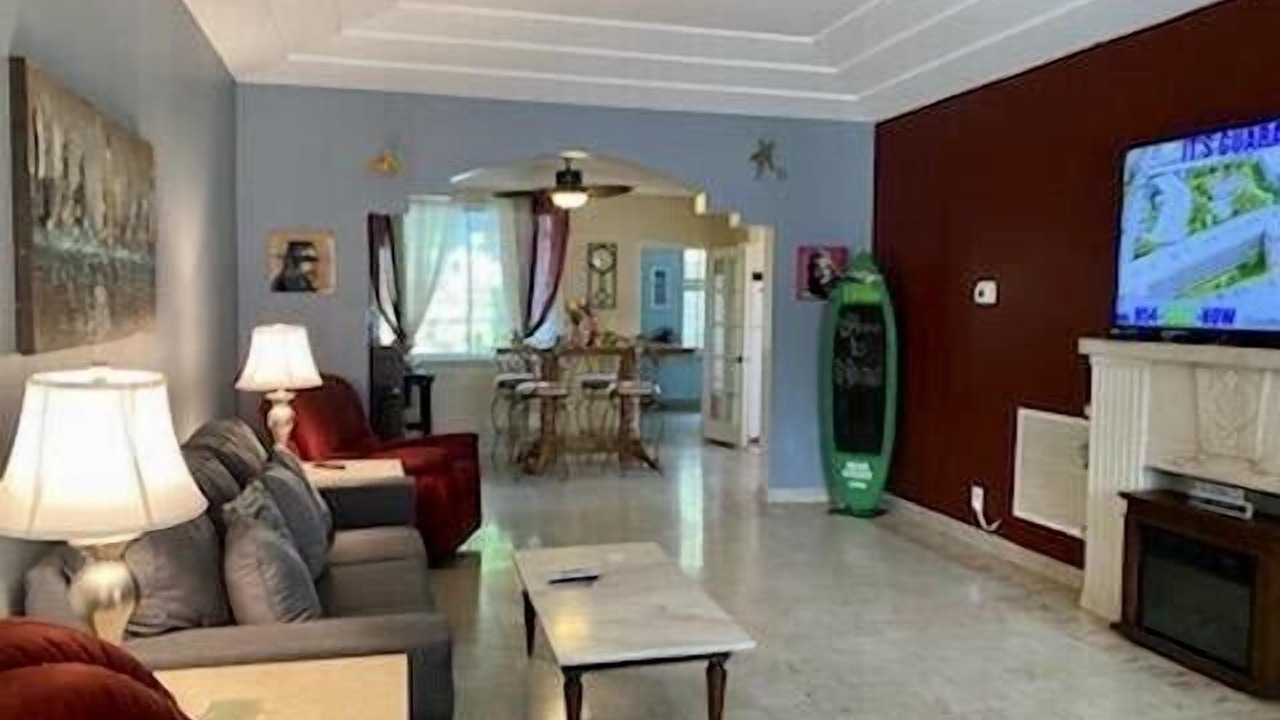 Photo of Livingroom in Surfside