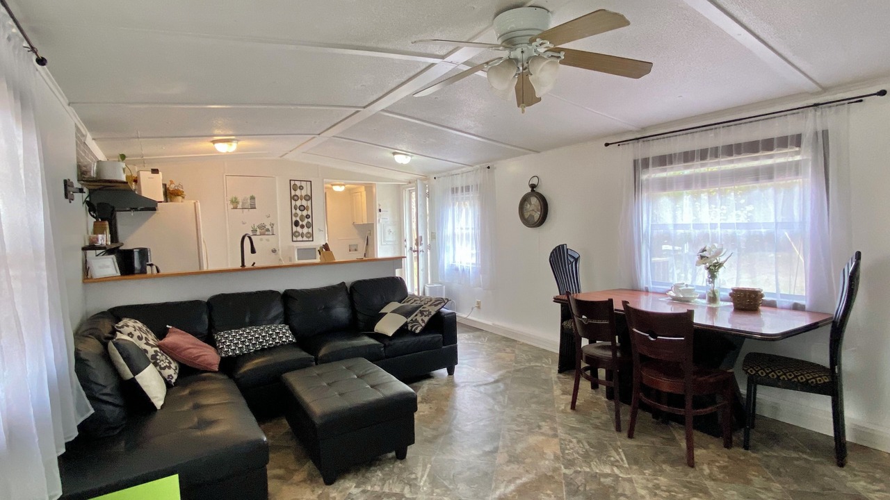 Photo of Livingroom in Lake City