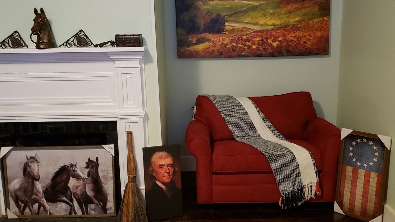 Photo of Livingroom in Monticello