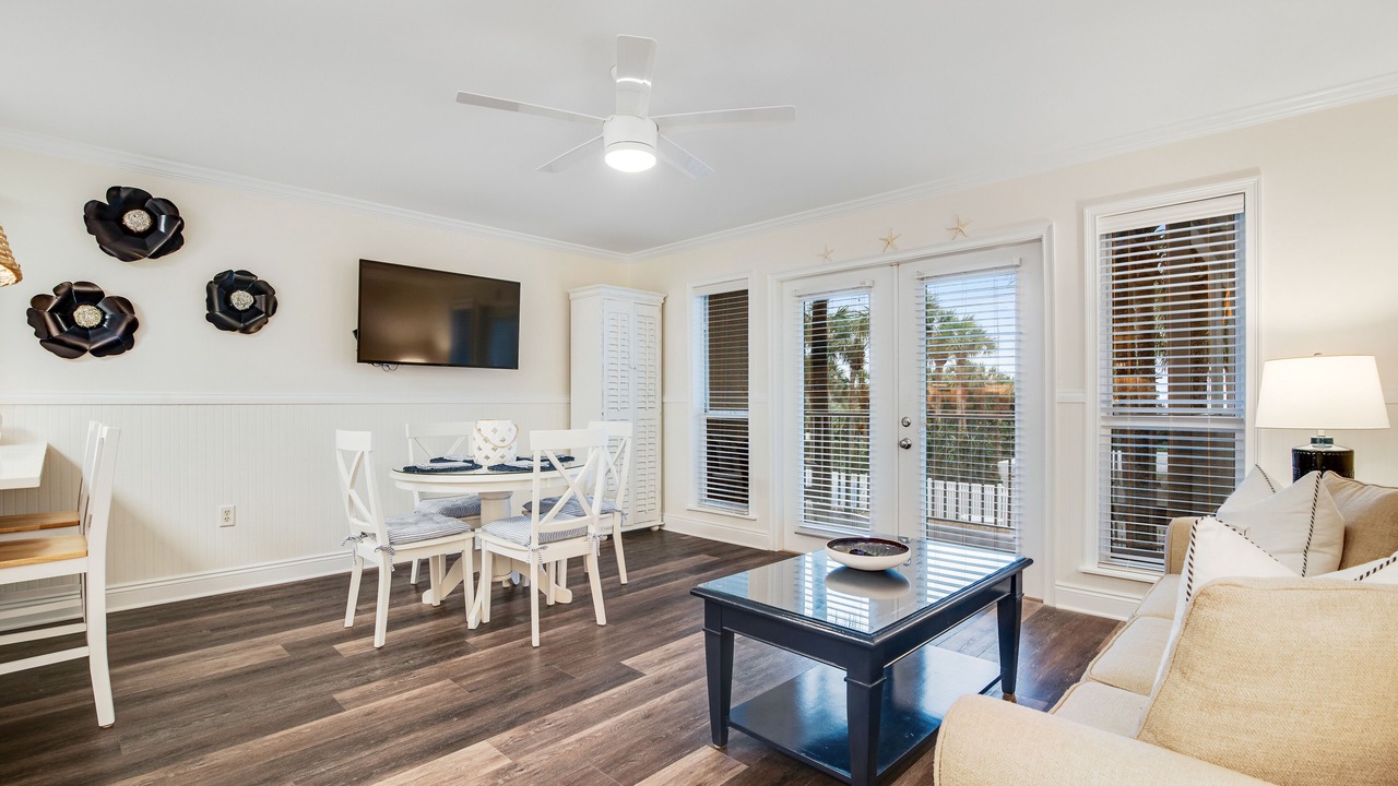 Photo of Livingroom in Gulf Place