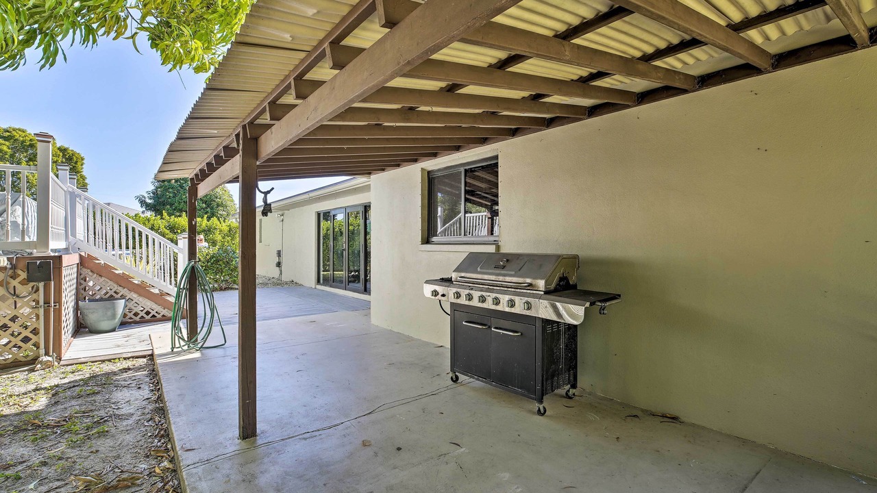 Photo of Patio Balcony in Pine Island Center