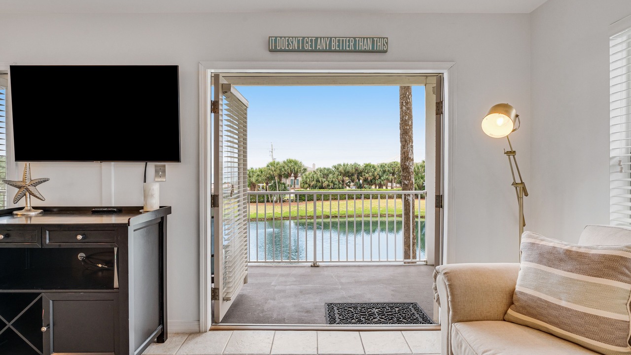 Photo of Livingroom in Gulf Place