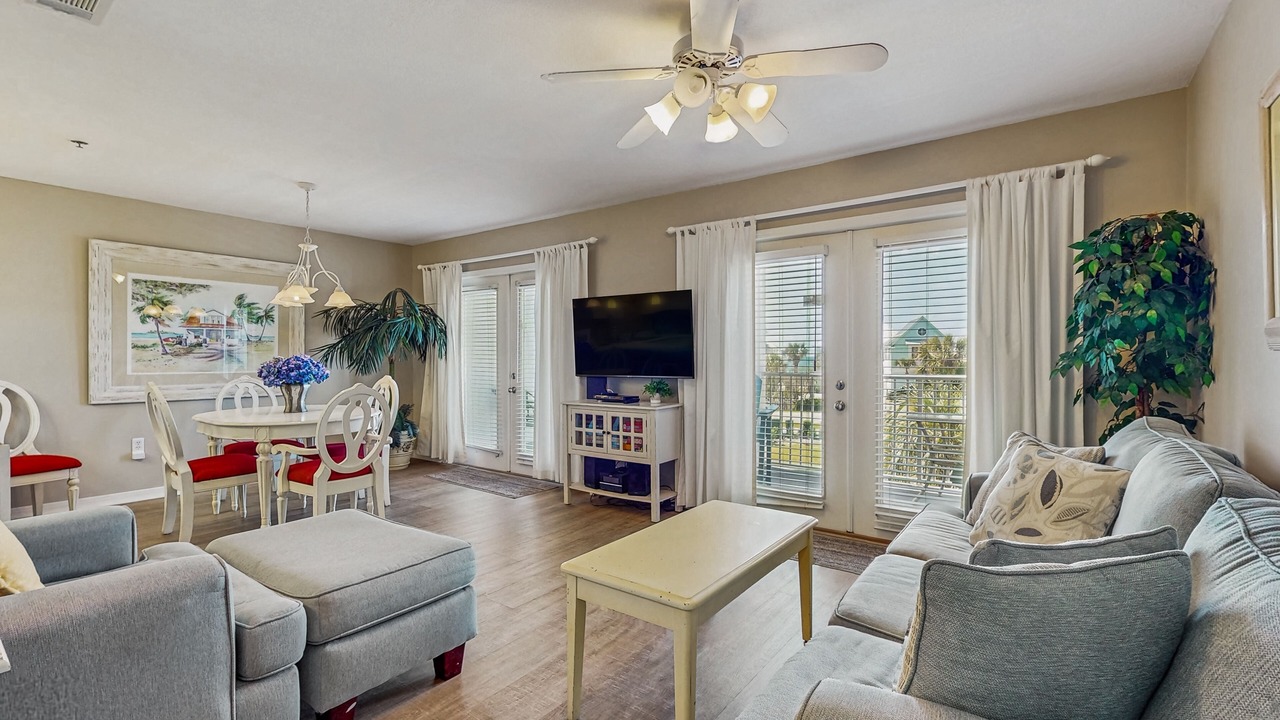 Photo of Livingroom in Gulf Place