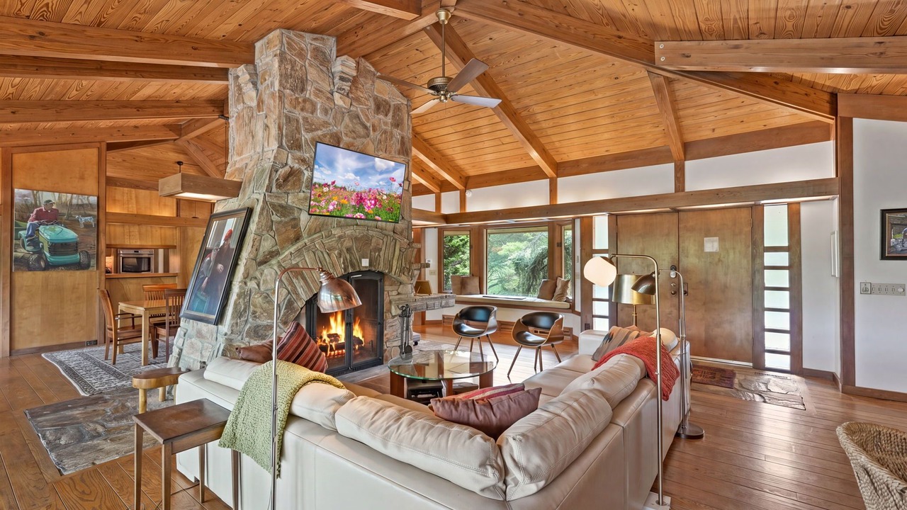 Photo of Livingroom in Rabun Gap