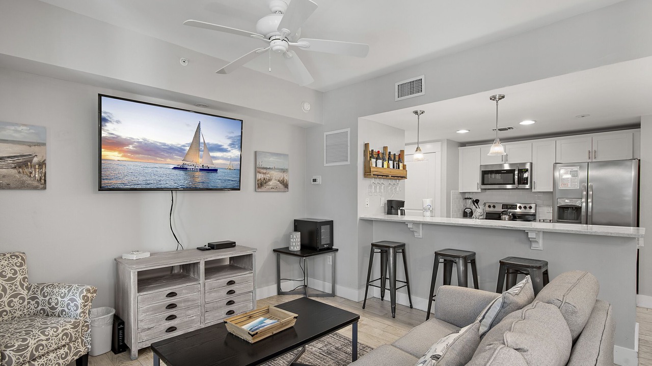 Photo of Livingroom in Baytowne Wharf