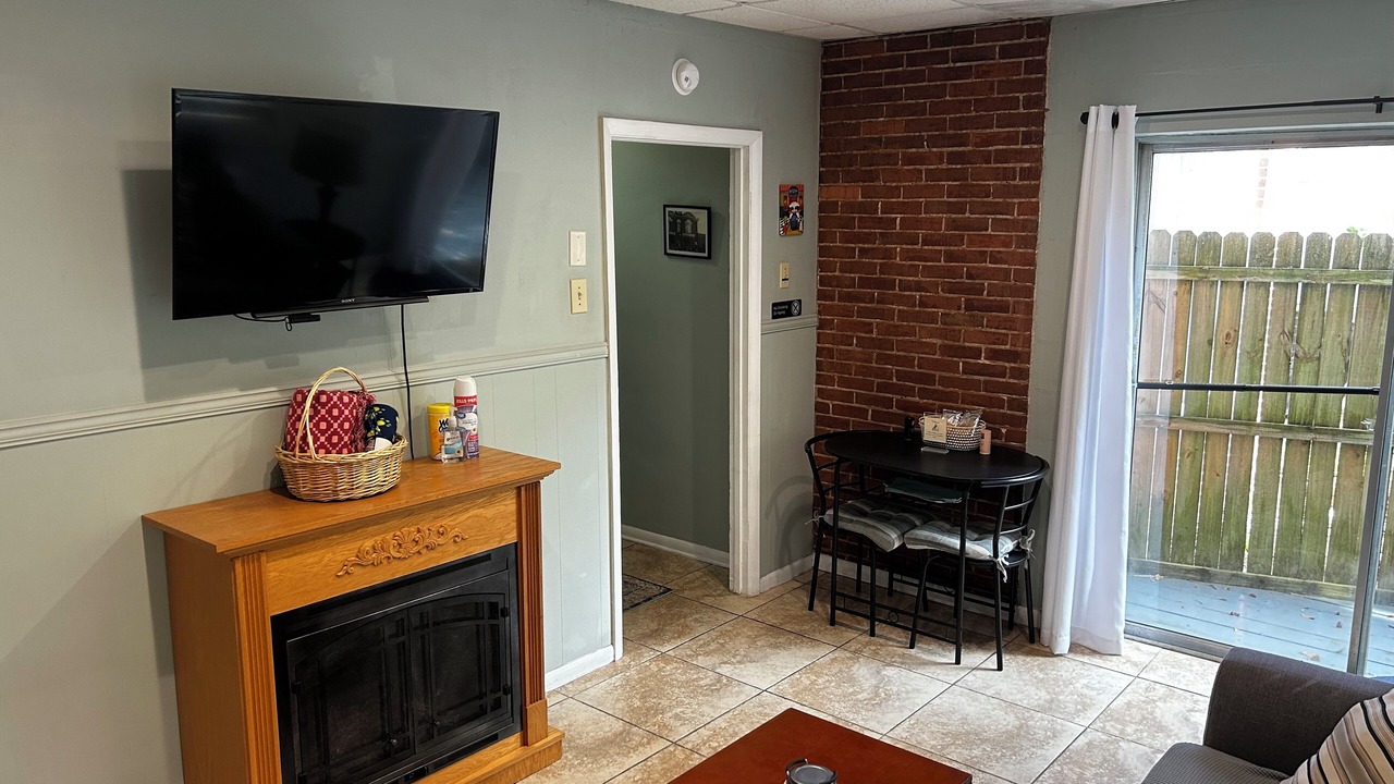 Photo of Livingroom in Historic District