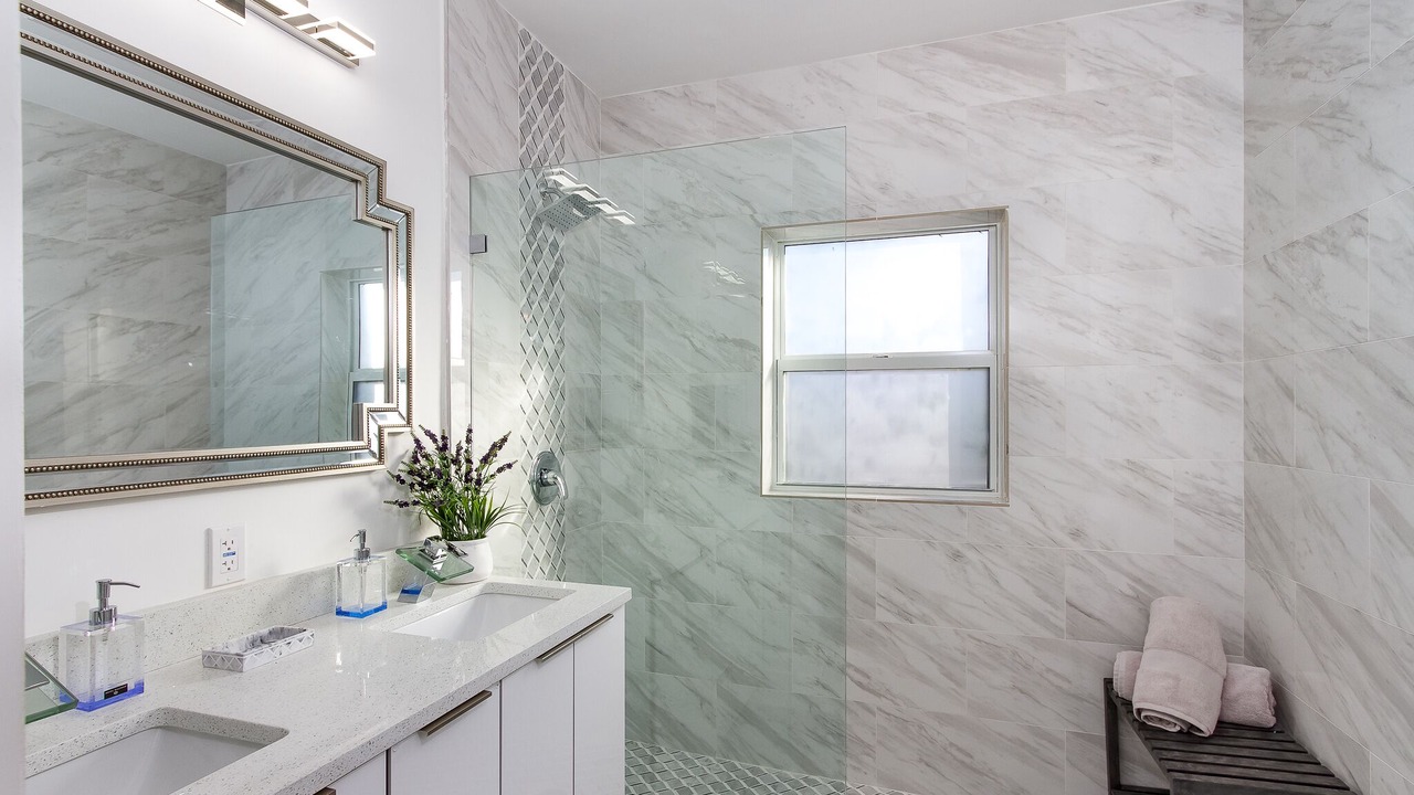 Photo of Bathroom in Royal Poinciana