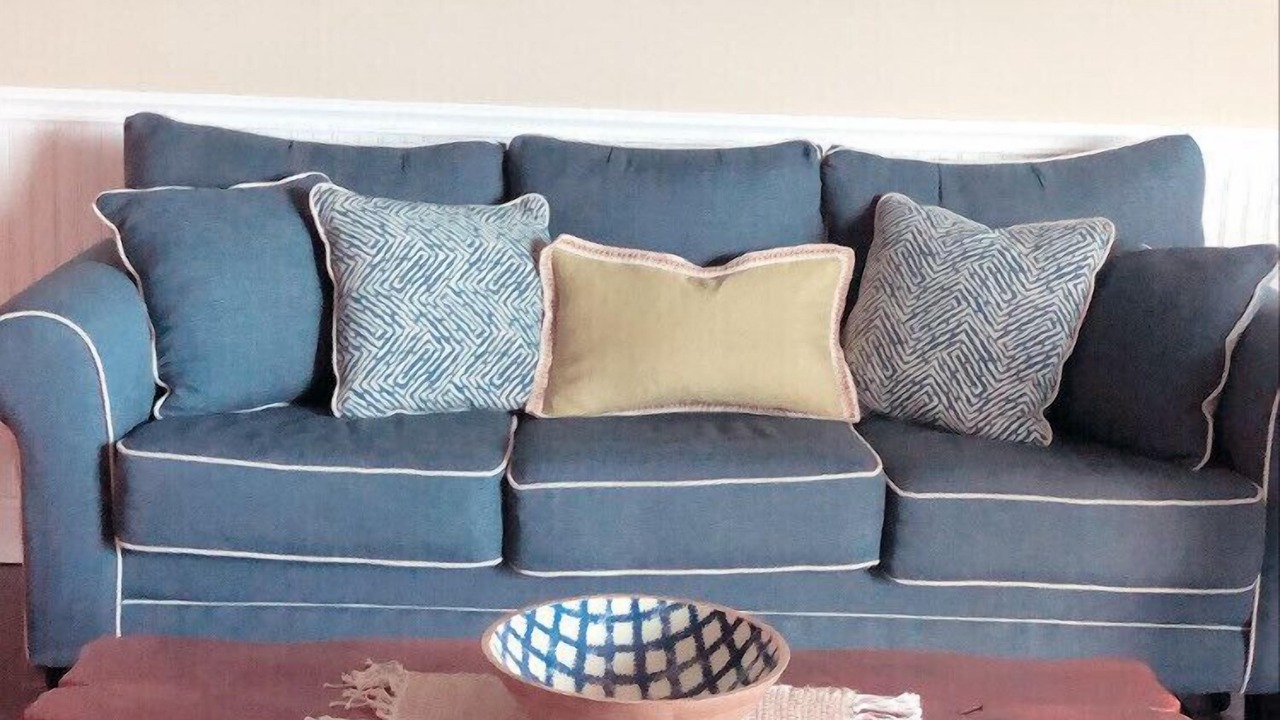 Photo of Livingroom in Monroe County