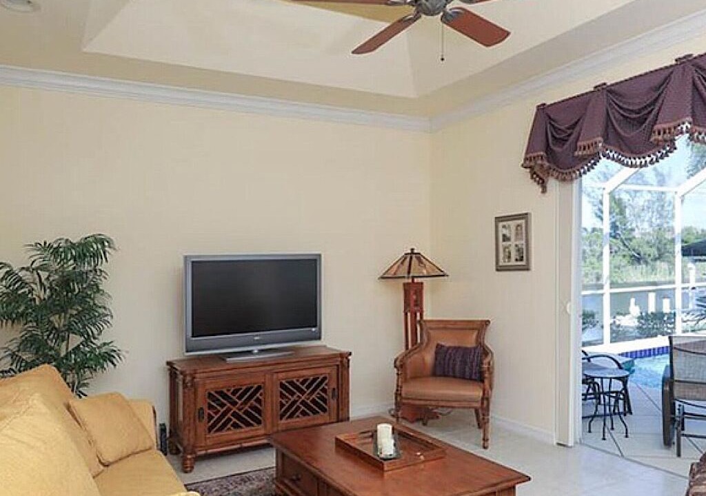 Photo of Livingroom in South Gulf Cove