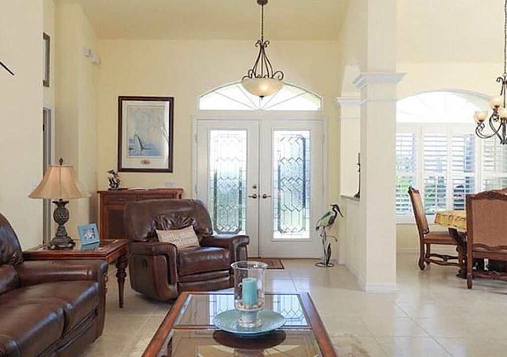Photo of Livingroom in South Gulf Cove