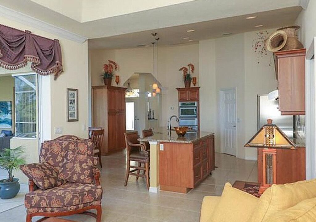 Photo of Livingroom in South Gulf Cove