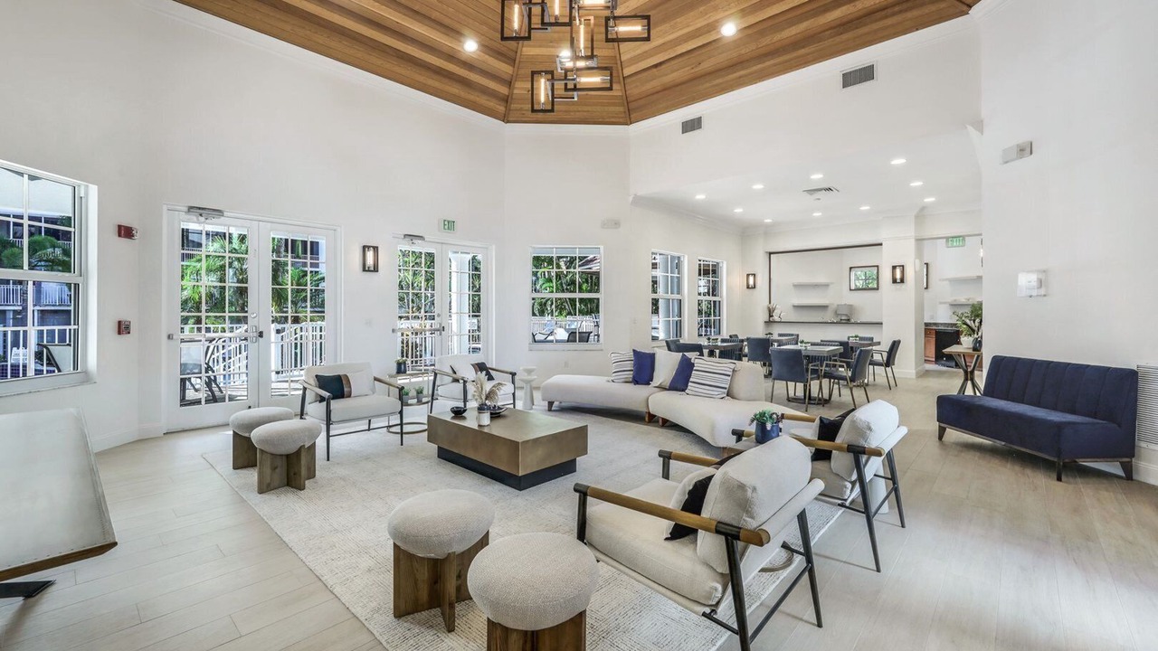 Photo of Livingroom in Vanderbilt Beach