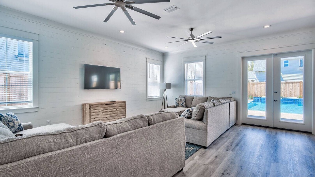 Photo of Livingroom in Crystal Shores
