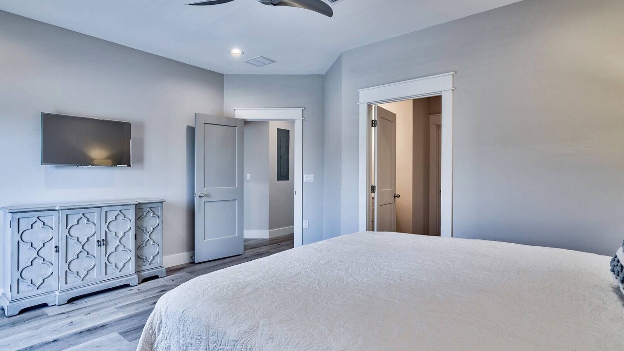 Photo of Bedroom in Crystal Shores