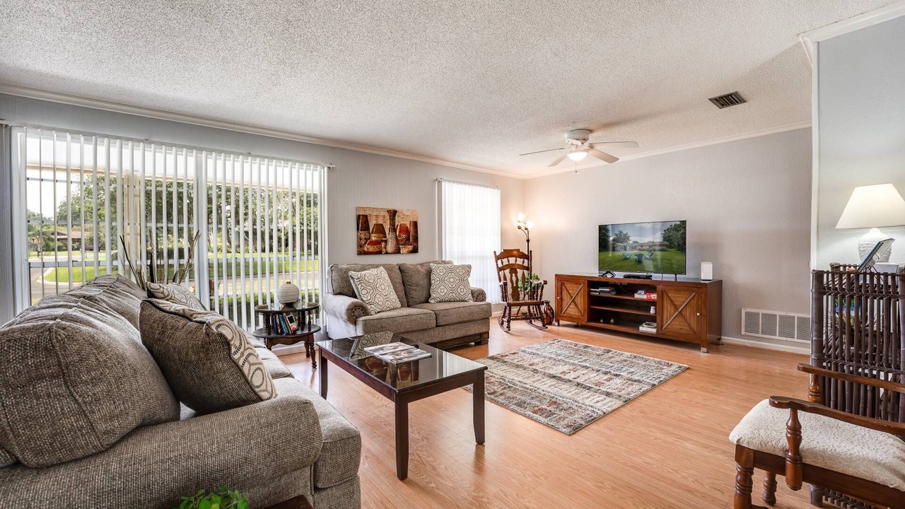 Photo of Bedroom in Lakeside