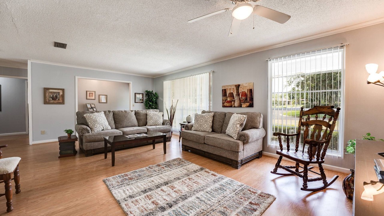 Photo of Livingroom in Lakeside