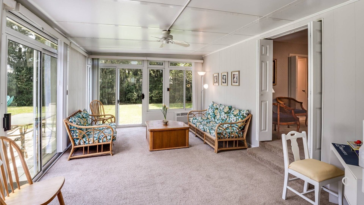 Photo of Bedroom in Lakeside