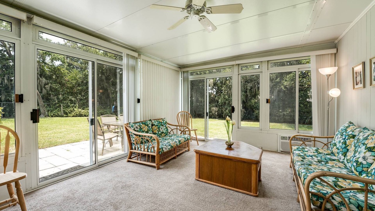 Photo of Livingroom in Lakeside