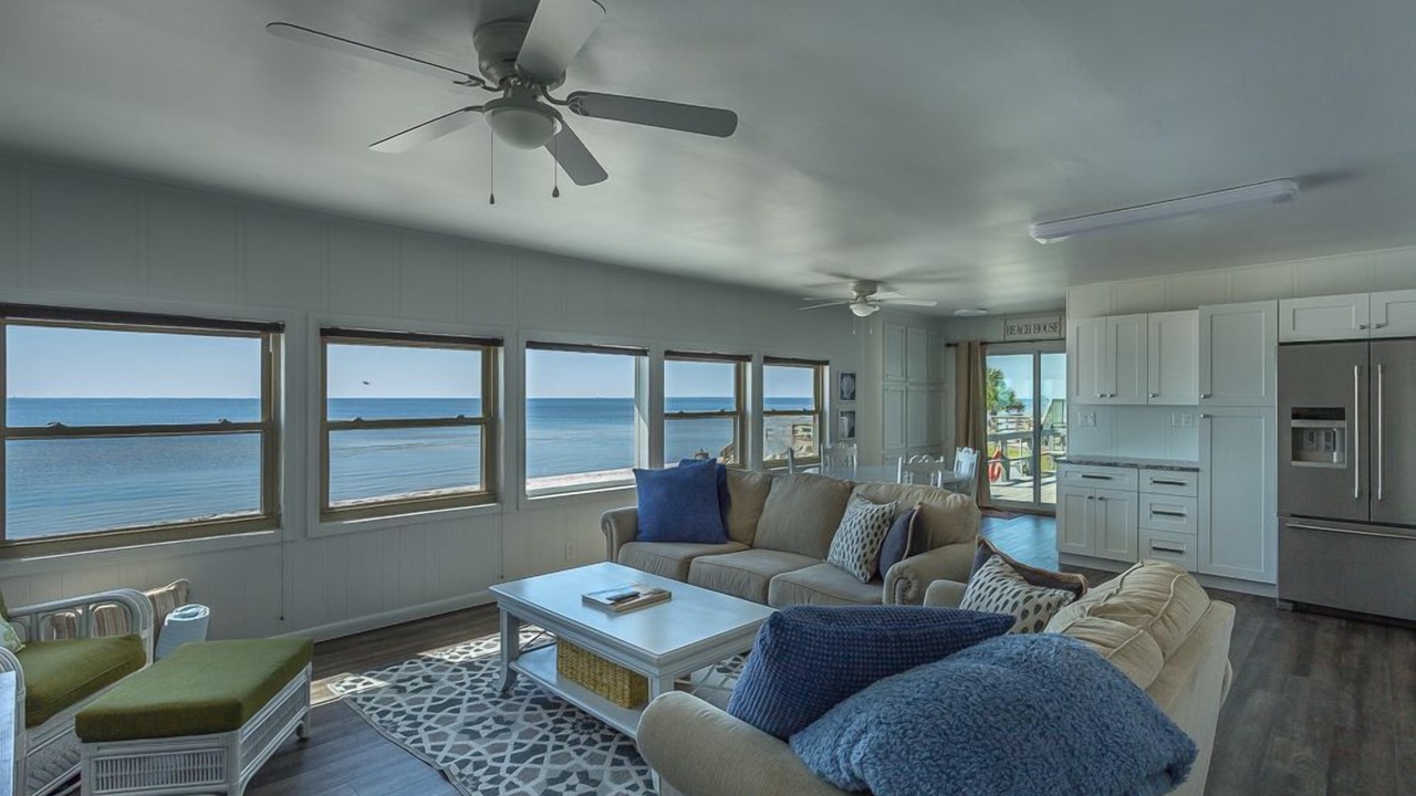 Photo of Livingroom in Carrabelle