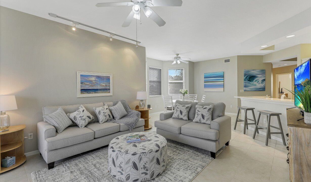Photo of Livingroom in Vanderbilt Beach