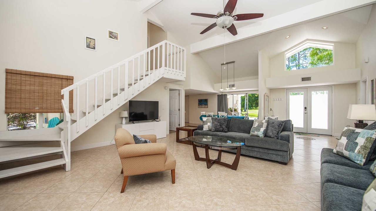 Photo of Livingroom in Groveland