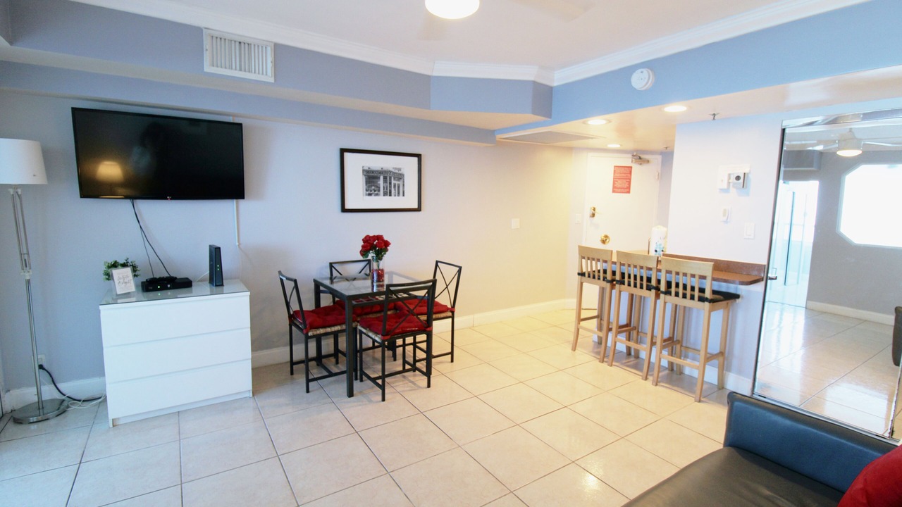 Photo of Livingroom in Mid Beach