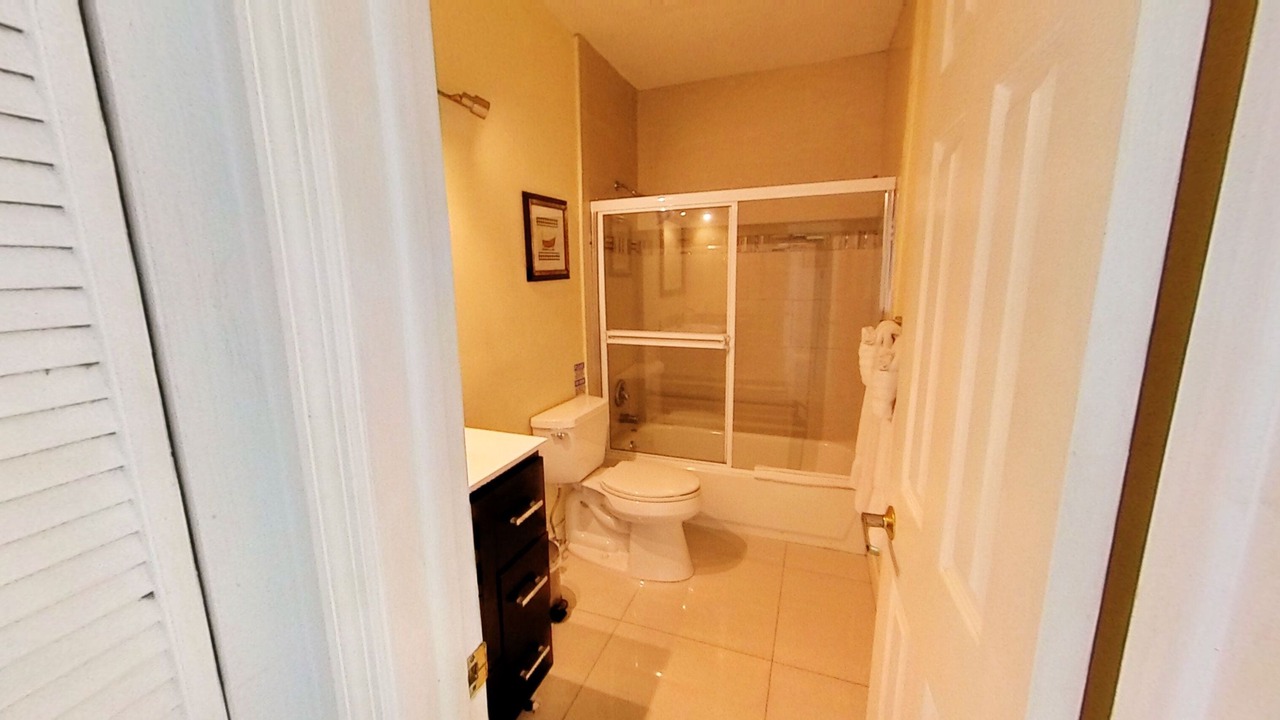 Photo of Bathroom in Mid Beach
