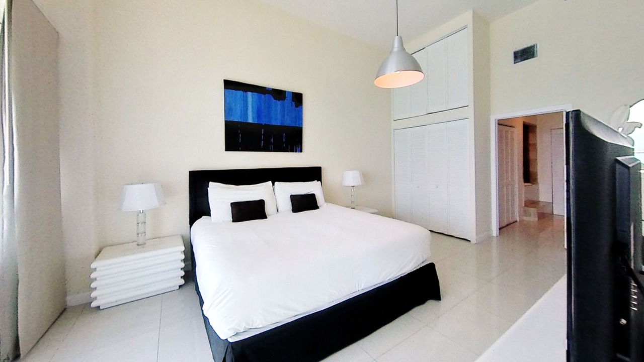 Photo of Bedroom in Mid Beach