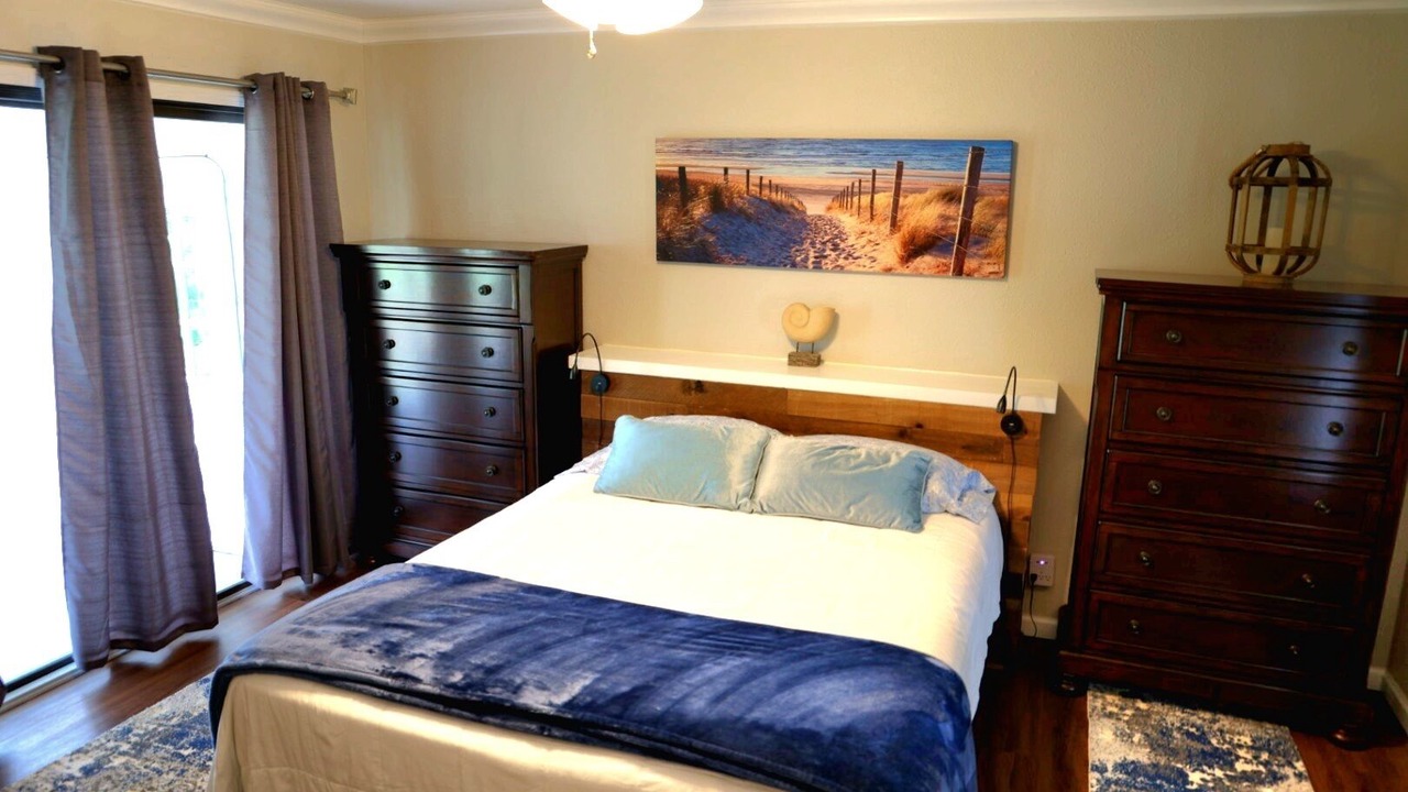 Photo of Bedroom in Navy Point
