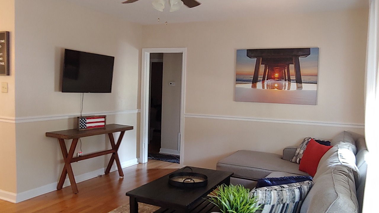 Photo of Livingroom in Navy Point
