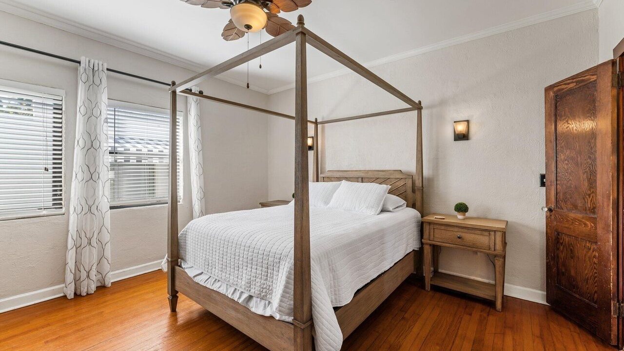 Photo of Bedroom in Old Northwood Historic District