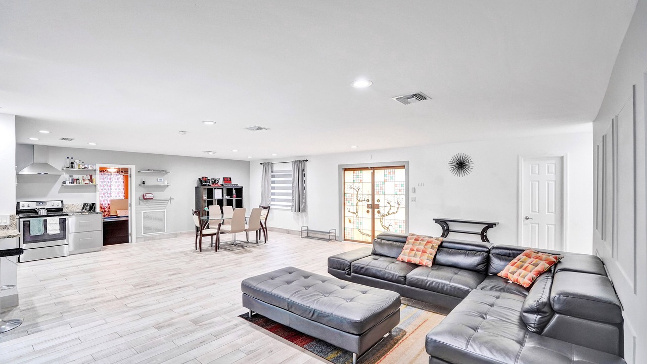 Photo of Livingroom in Miami Gardens