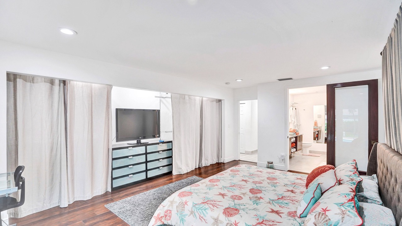 Photo of Bedroom in Miami Gardens