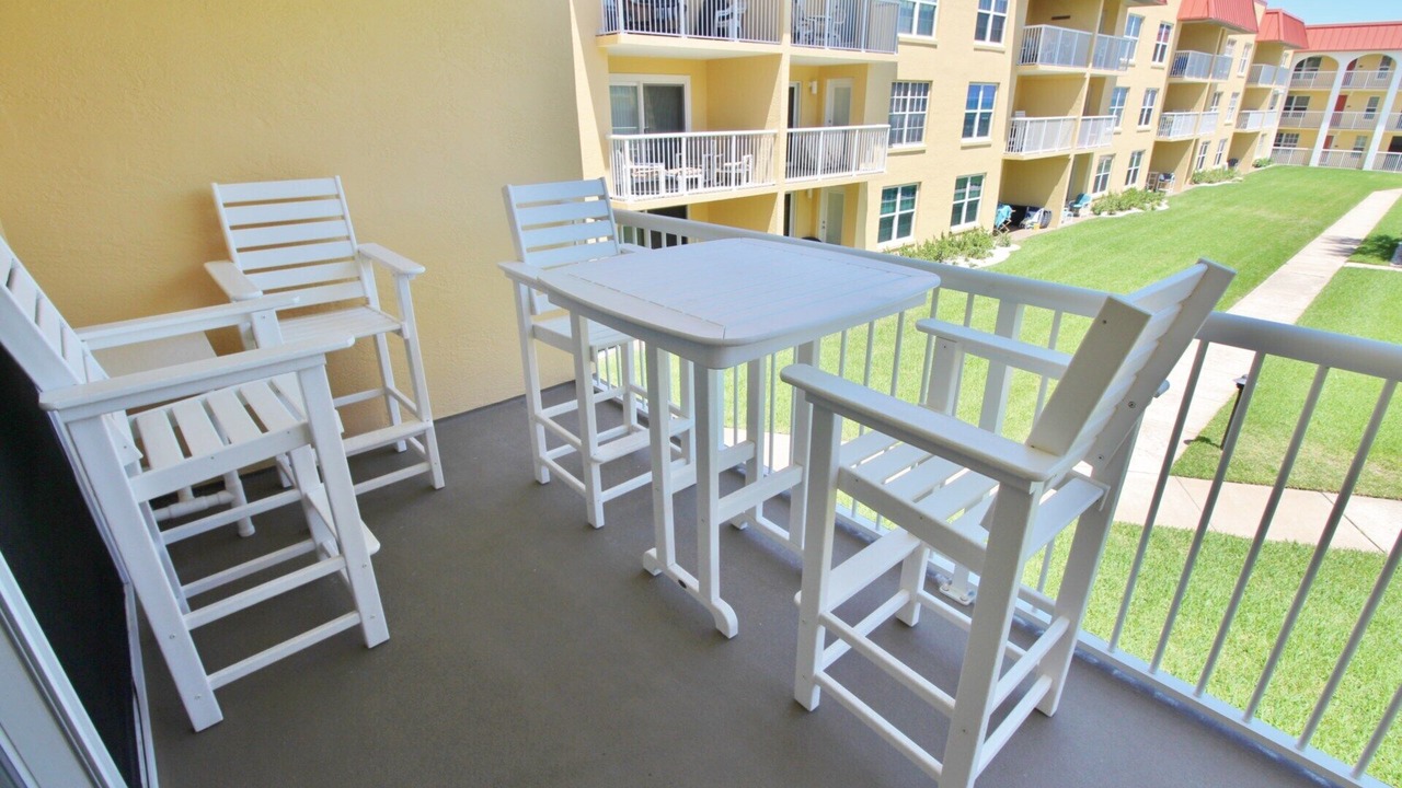 Photo of Patio Balcony in Point East