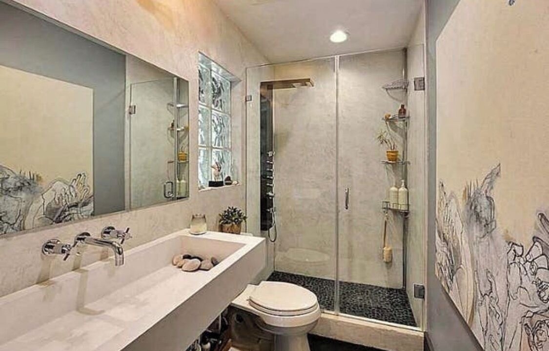 Photo of Bathroom in South Middle River