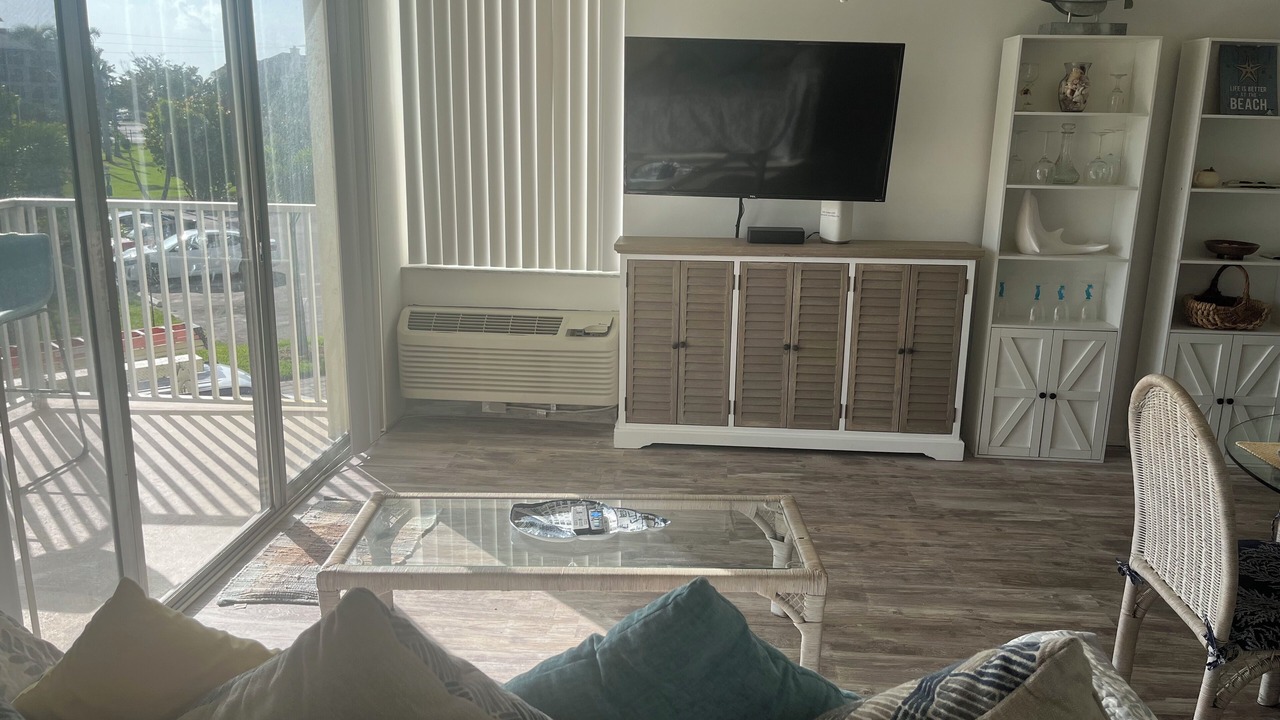 Photo of Livingroom in Laguna Shores