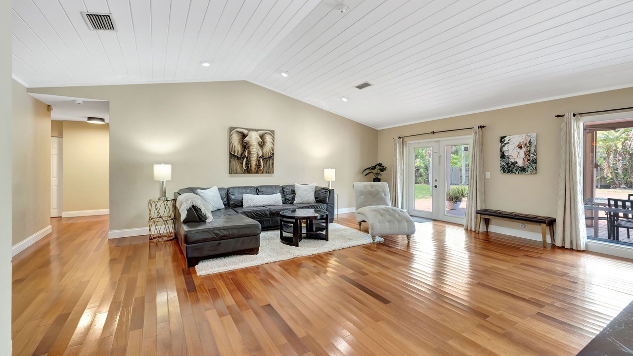 Photo of Livingroom in Tamarac