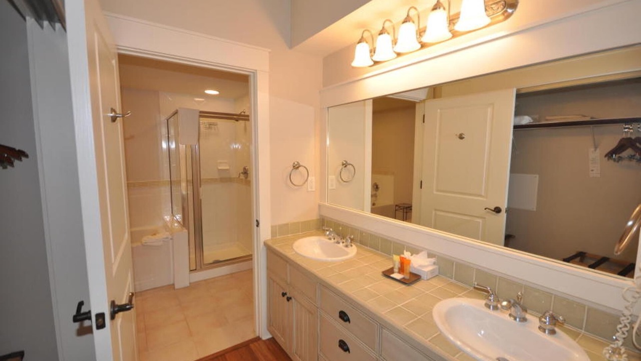 Photo of Bathroom in Baytowne Wharf