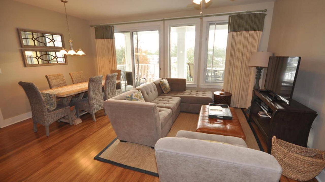 Photo of Livingroom in Baytowne Wharf