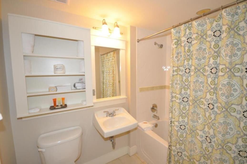 Photo of Bathroom in Baytowne Wharf
