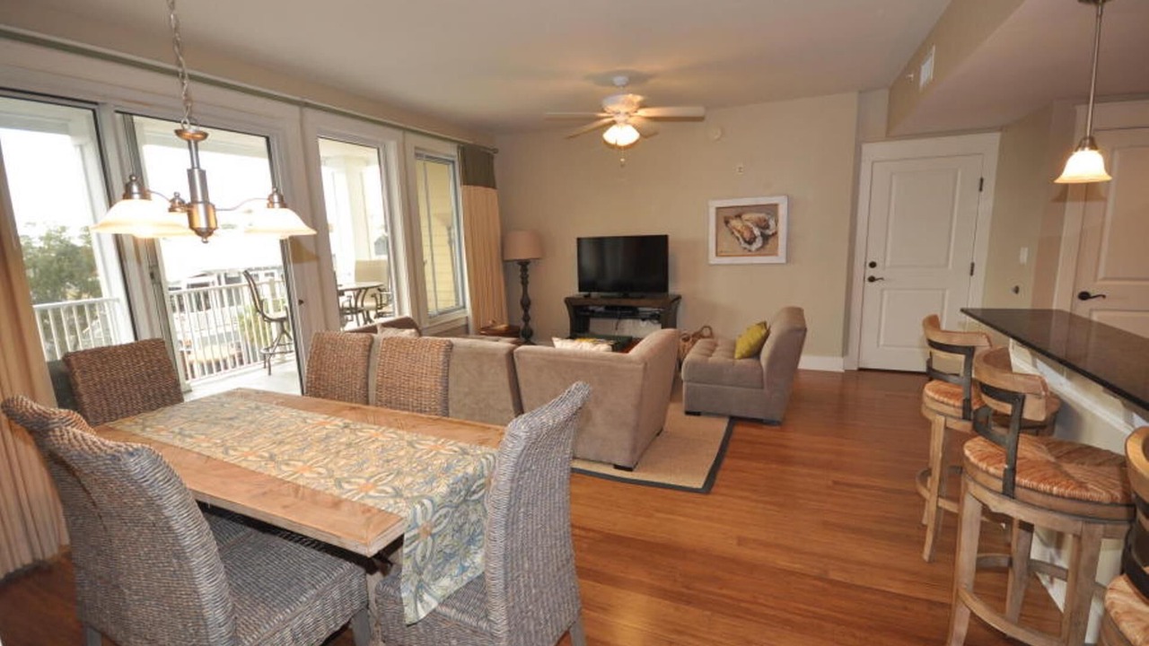 Photo of Livingroom in Baytowne Wharf