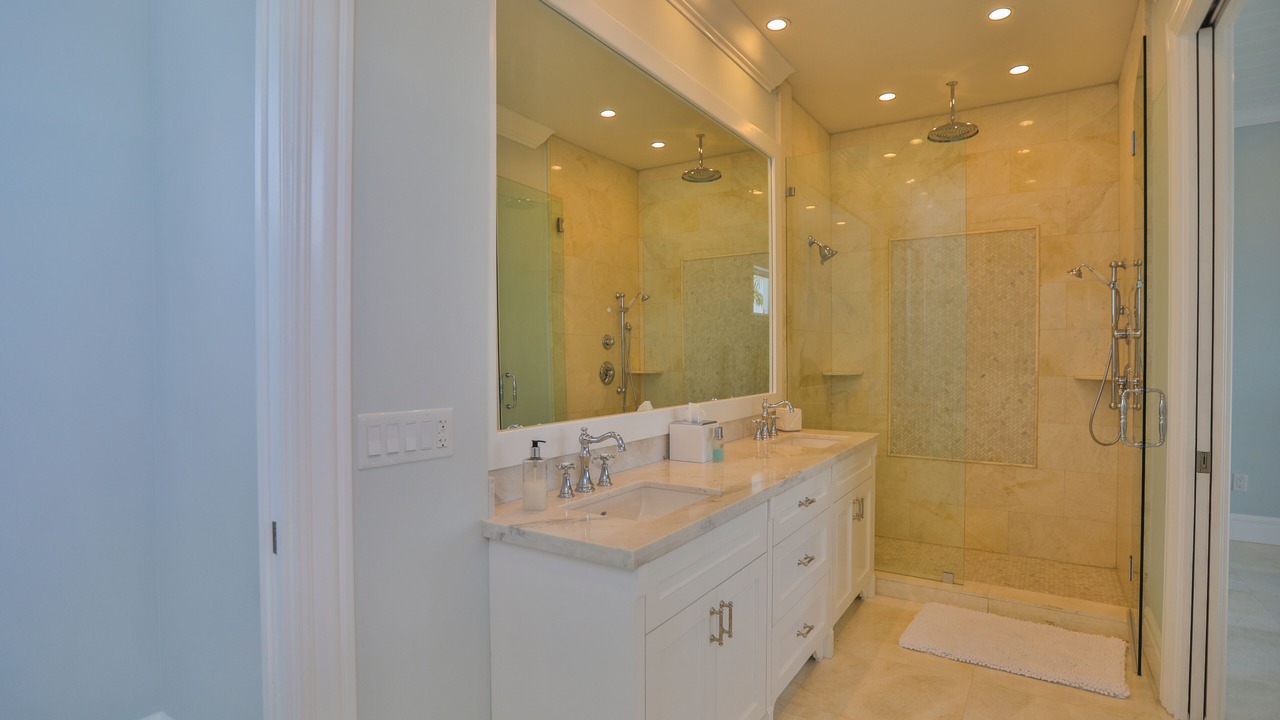 Photo of Bathroom in Venetian Shores