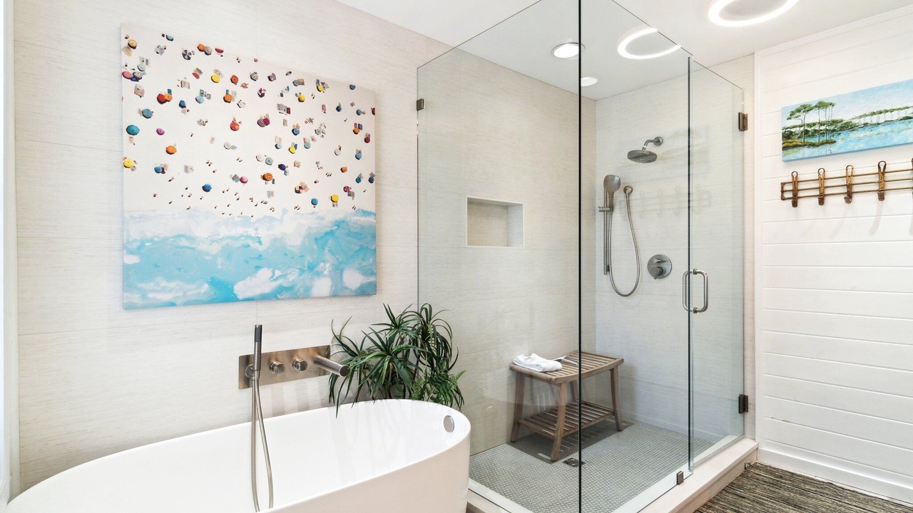 Photo of Bathroom in Crystal Shores
