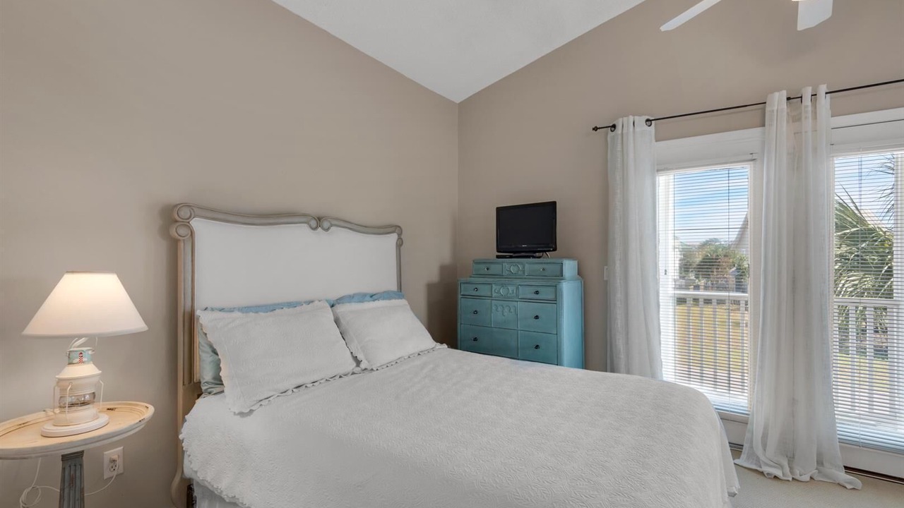 Photo of Bedroom in Crystal Shores