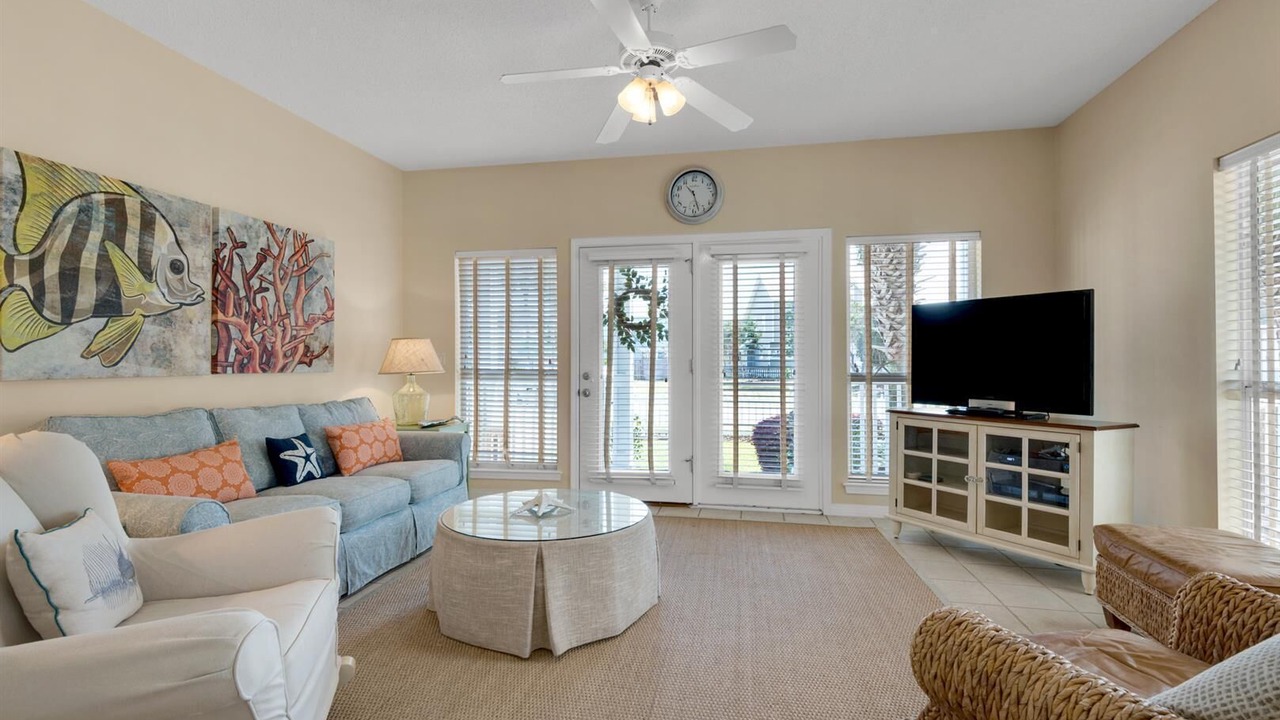 Photo of Livingroom in Crystal Shores